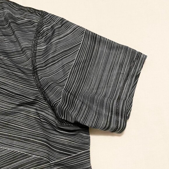 Under Armour Womens Shirt Size Large Heatgear Fitted Tshirt - Picture 12 of 16